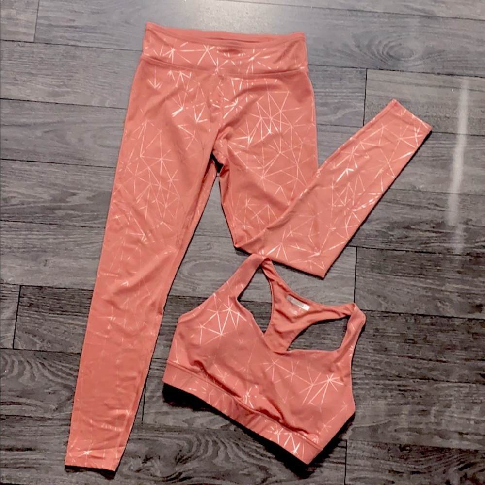 Pink and rose gold geometric gym set